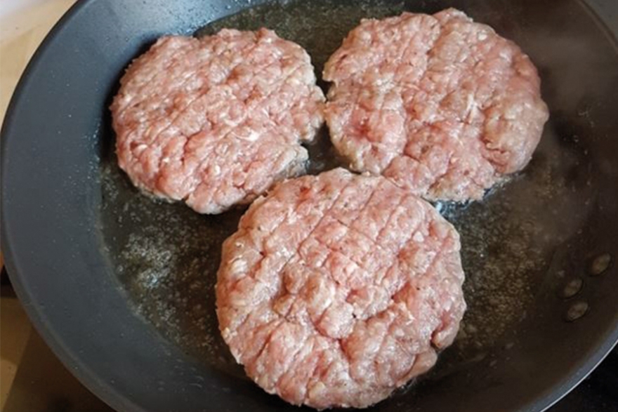 Burger wieprzowo-wołowy, stabilizowany preparatem alginianowym